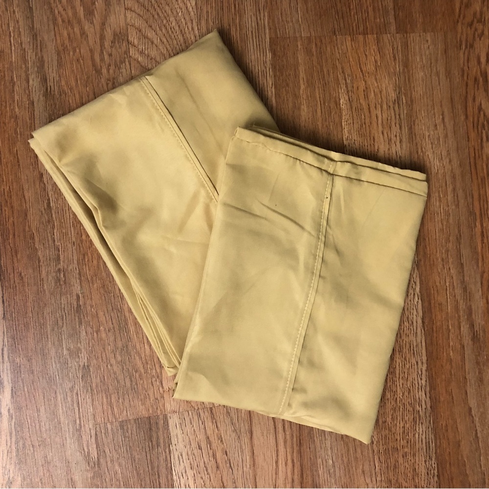 amazon basics set of 2 yellow pillow cases